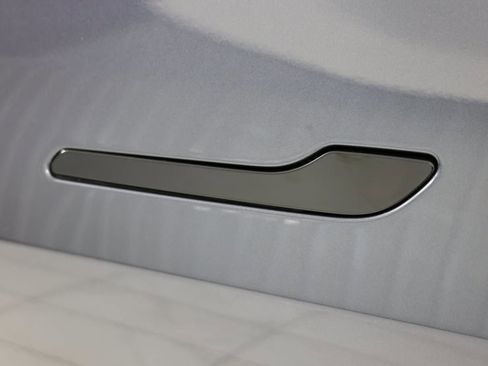 Used 2023 Tesla Model Y Long Range image 19