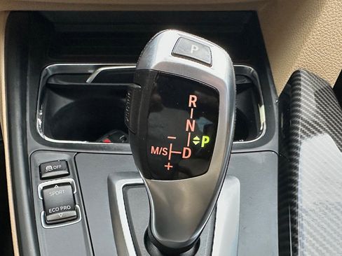 Used 2018 BMW 320i Sedan image 31