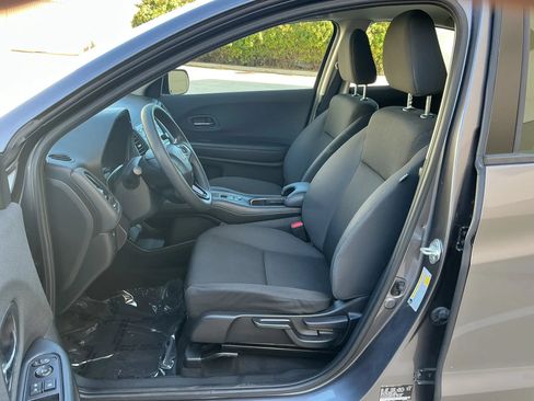 Used 2021 Honda HR-V LX image 9