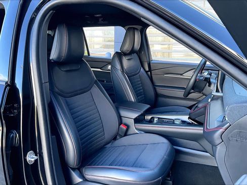 Used 2025 Ford Explorer ST-Line image 8