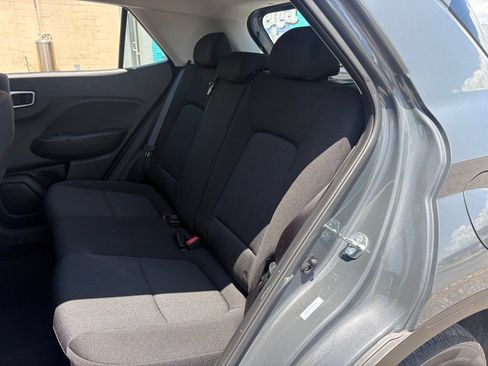 Used 2025 Hyundai Venue SE FWD image 11
