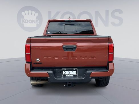 Used 2025 Toyota Tacoma TRD Sport w/ TRD Sport Premium Package AWD/4WD image 5