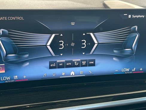 Used 2024 BMW X7 xDrive40i w/ M Sport Package AWD/4WD image 27