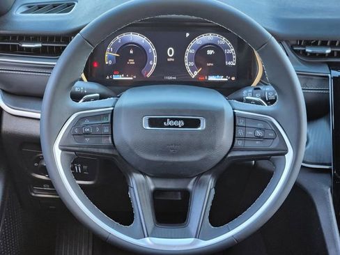 Certified 2025 Jeep Grand Cherokee Laredo w/ Trailer Tow Package image 25