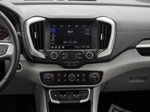 Used 2024 GMC Terrain SLT image 15