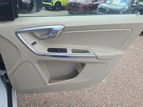 Used 2016 Volvo XC60 T6 w/ Proximity Package AWD/4WD image 27