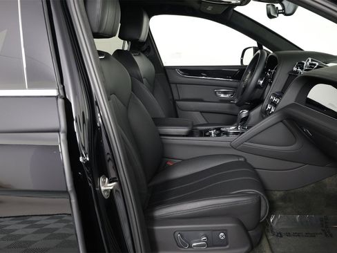 Used 2022 Bentley Bentayga image 30