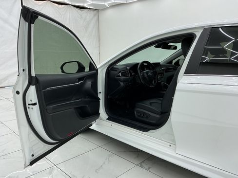 Used 2021 Toyota Camry SE FWD image 16