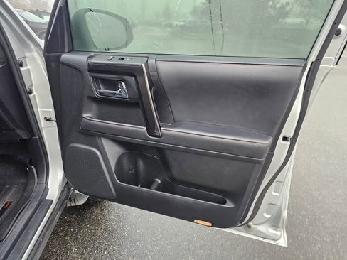 Used 2024 Toyota 4Runner TRD Off-Road Premium image 10