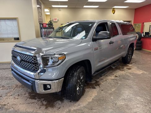 Used 2018 Toyota Tundra SR5 image 3