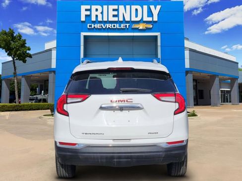 Used 2024 GMC Terrain SLT image 6