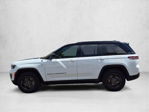 Used 2024 Jeep Grand Cherokee Trailhawk AWD/4WD image 9