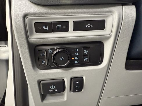 Used 2022 Ford F150 Limited image 15