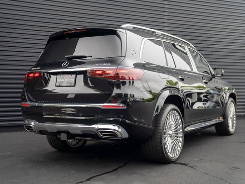 Used 2025 Mercedes-Benz Maybach GLS 600 4MATIC image 28