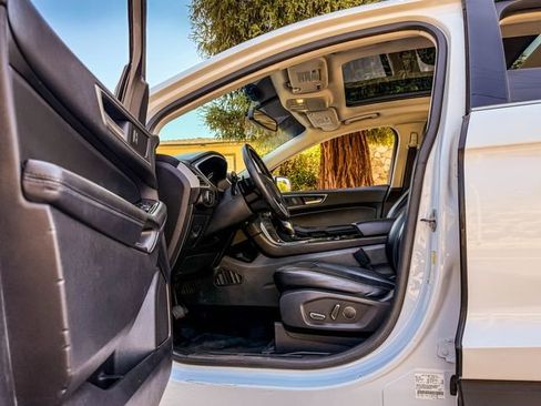 Used 2017 Ford Edge SEL w/ Equipment Group 201A image 21