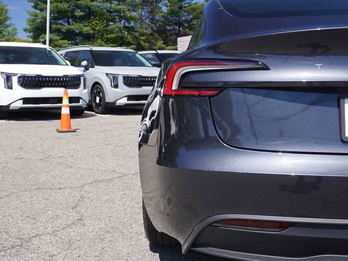 Used 2025 Tesla Model 3 Long Range RWD image 18
