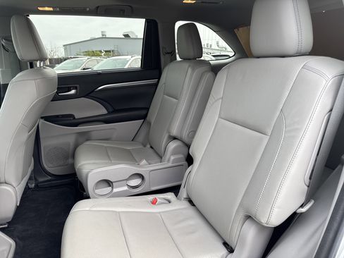 Used 2017 Toyota Highlander Limited image 28