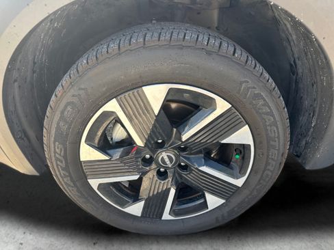 Certified 2025 Nissan Kicks SV AWD/4WD image 11