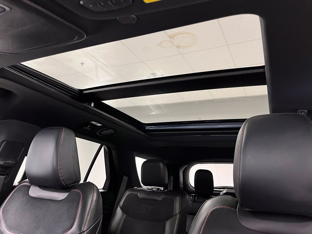 Used 2025 Ford Explorer ST AWD/4WD image 32