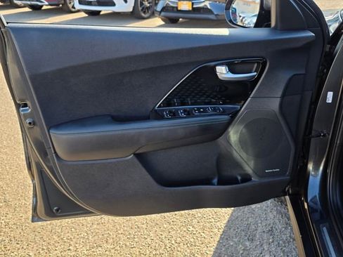 Used 2021 Kia Niro EX Premium FWD image 22