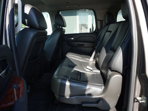 Used 2014 GMC Yukon XL SLT AWD/4WD image 16