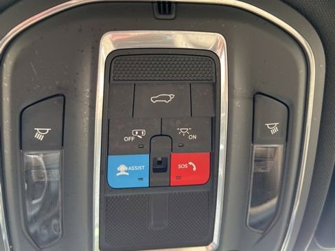 Used 2023 Jeep Grand Cherokee Limited w/ Luxury Tech Group II image 22