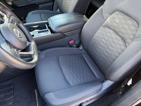 Used 2025 Nissan Pathfinder SV FWD image 38
