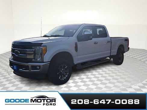 Used 2017 Ford F250 Lariat w/ Chrome Package image 3