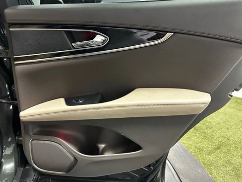 Used 2022 Lincoln Nautilus Reserve image 23