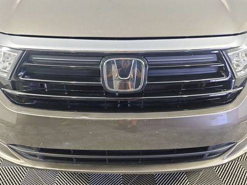 Used 2023 Honda Odyssey Elite image 44