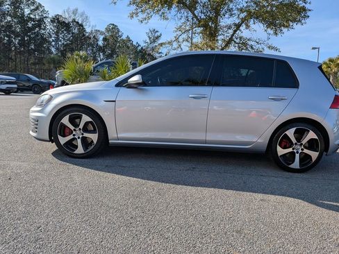 Used 2017 Volkswagen GTI SE image 7
