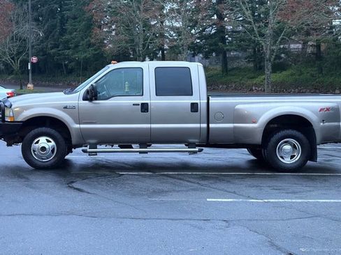 Used 2004 Ford F350 4x4 Crew Cab DRW Super Duty image 2