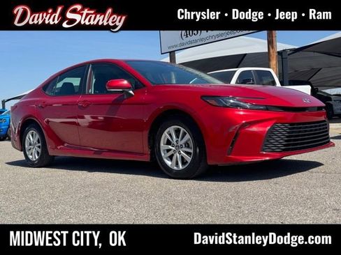 Used 2025 Toyota Camry LE image 1