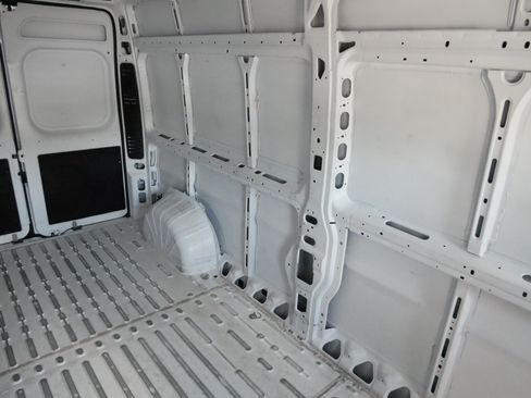 Used 2025 RAM ProMaster 2500 w/ Convenience Group FWD image 14