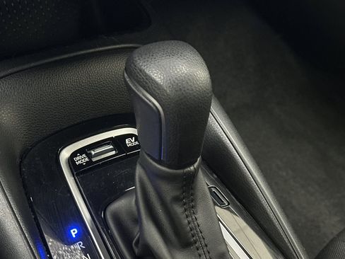 Used 2024 Toyota Corolla SE image 32