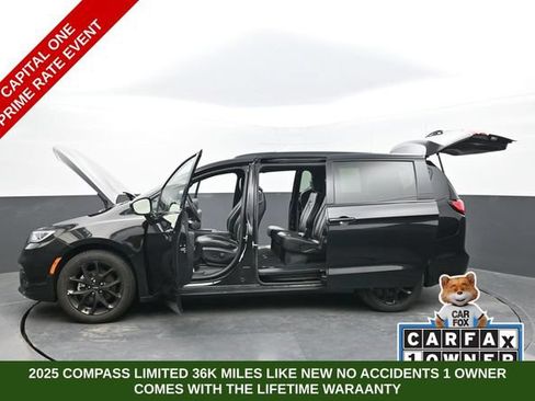 Used 2025 Chrysler Pacifica Limited FWD image 64