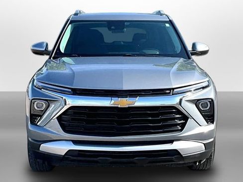 Used 2024 Chevrolet TrailBlazer LT w/ LT Cold Weather Package AWD/4WD image 2