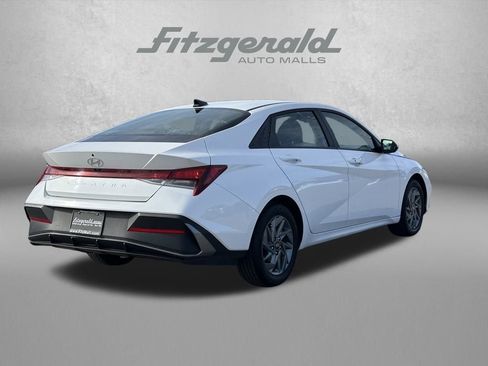 Used 2024 Hyundai Elantra SEL image 5