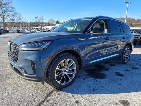 New 2026 Lincoln Aviator AWD image 2