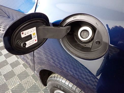 Used 2022 Chrysler Pacifica Touring-L w/ Uconnect Theater Family Group image 45