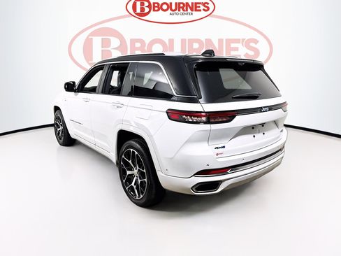 Used 2023 Jeep Grand Cherokee Summit AWD/4WD image 10