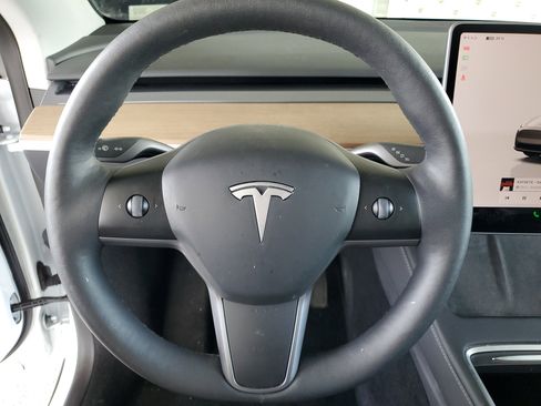 Used 2023 Tesla Model Y Long Range image 22