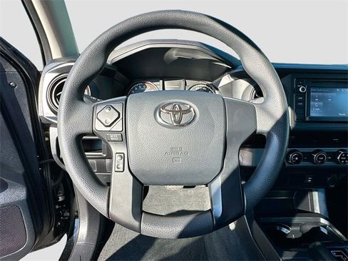 Used 2016 Toyota Tacoma SR image 11