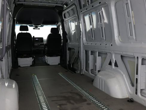 Used 2023 Mercedes-Benz Sprinter 2500 image 27