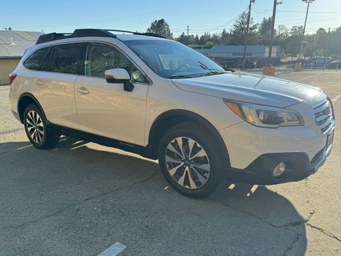 Used 2015 Subaru Outback 2.5i Limited image 10