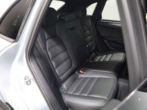 Certified 2023 Porsche Macan image 37