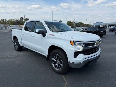 Used 2024 Chevrolet Silverado 1500 LT image 6