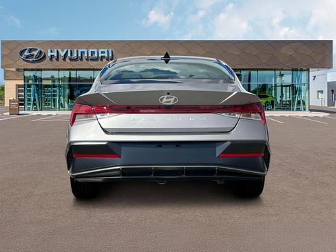 New 2025 Hyundai Elantra SEL image 6