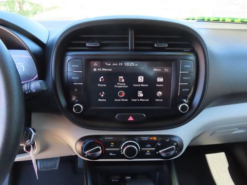 Certified 2025 Kia Soul LX w/ LX Technology Package FWD image 17