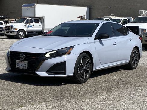Certified 2023 Nissan Altima 2.5 SR FWD image 2